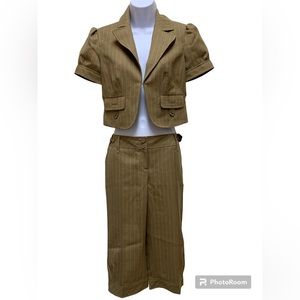 Ann Taylor Loft 2 pcs wool blend style pinstripe suit with crop pants in size 4